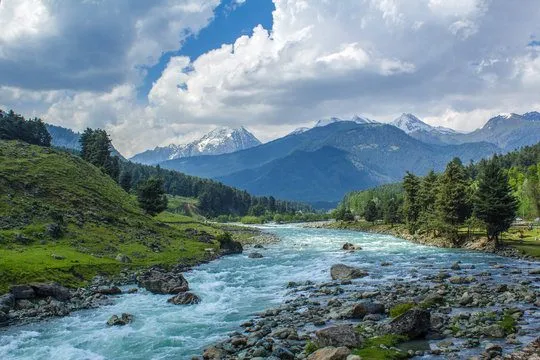Chalo Kashmir With Infinity Holidays — hero photo