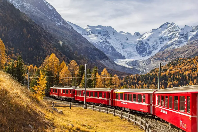 Hidden Swiss Alpine Journey – Scenic Trains & Lakes — photo 2